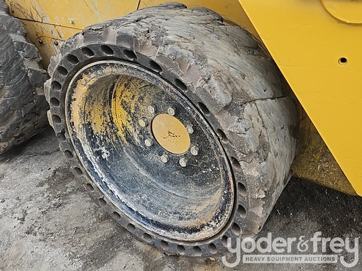 2016-caterpillar-236d-image-16
