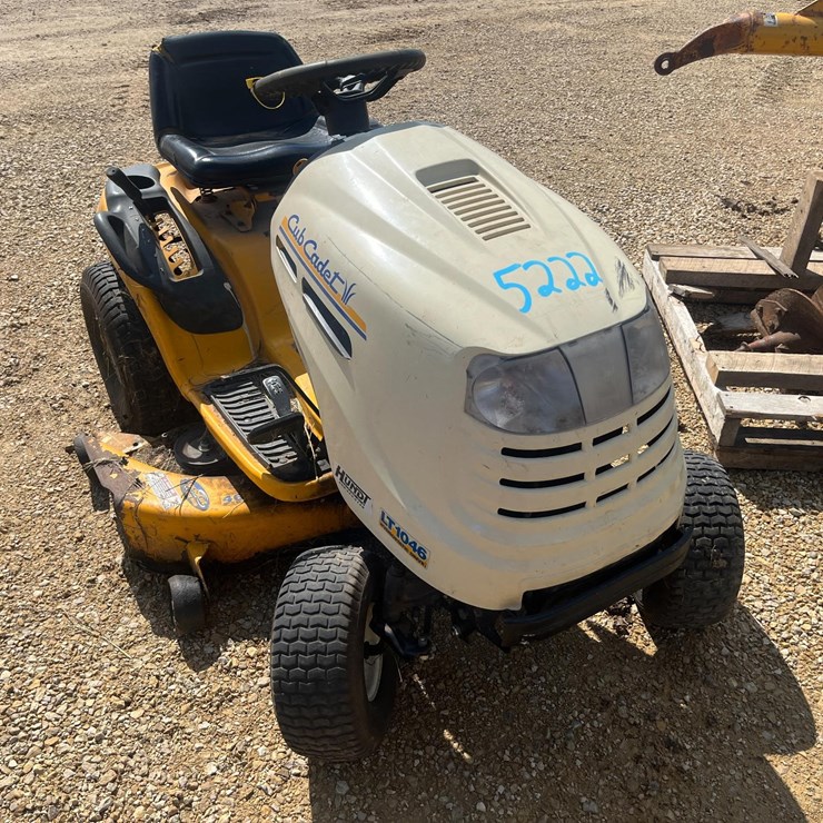 CUB CADET LT1046