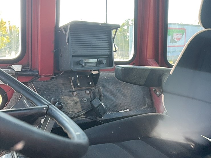 massey-ferguson-1135-image-18