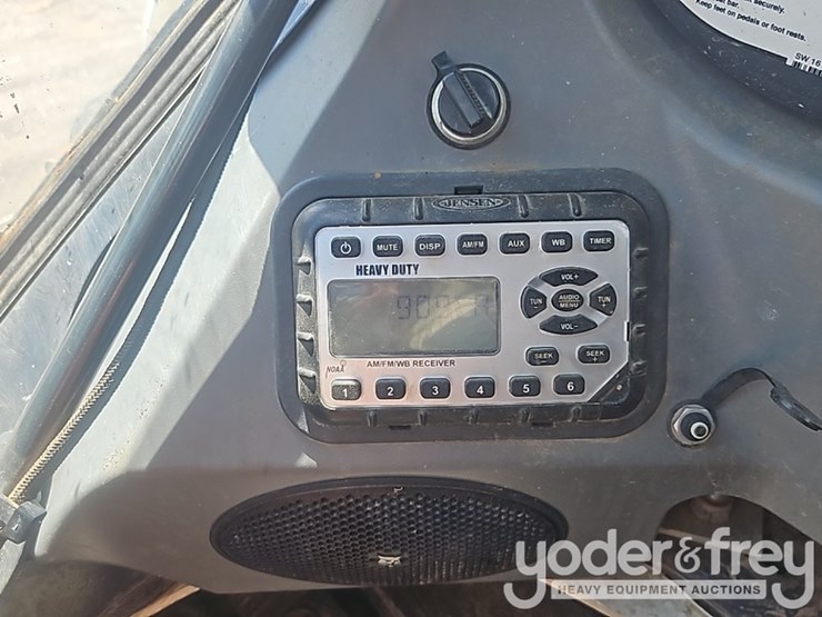2023-bobcat-t870-image-30