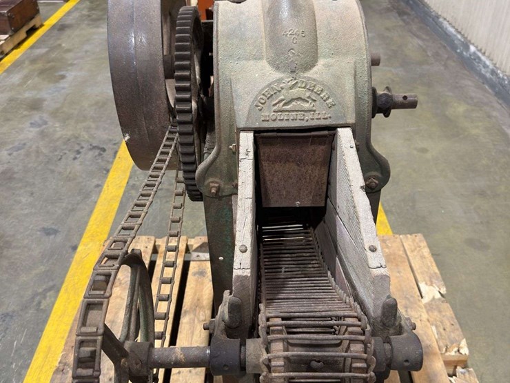 john-deere-two-hole-corn-sheller-image-8