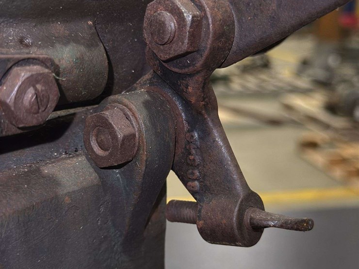american-leather-splitter,-also-known-as-a-leather-skiver-or-cutter-image-13