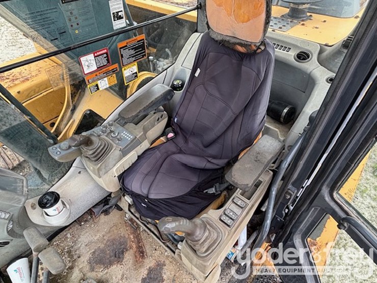 2011-deere-250g-lc-image-18