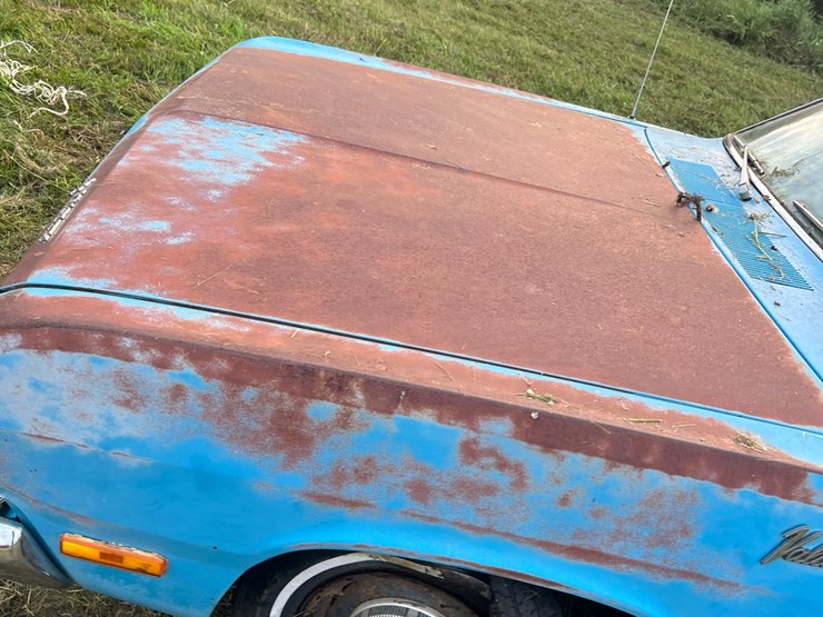 1972-plymouth-valient￼,-slant-six-engine-and-manual-transmission,-glass-is-good,-leaf-springs,-been-sitting-for-a-long-time.-image-29