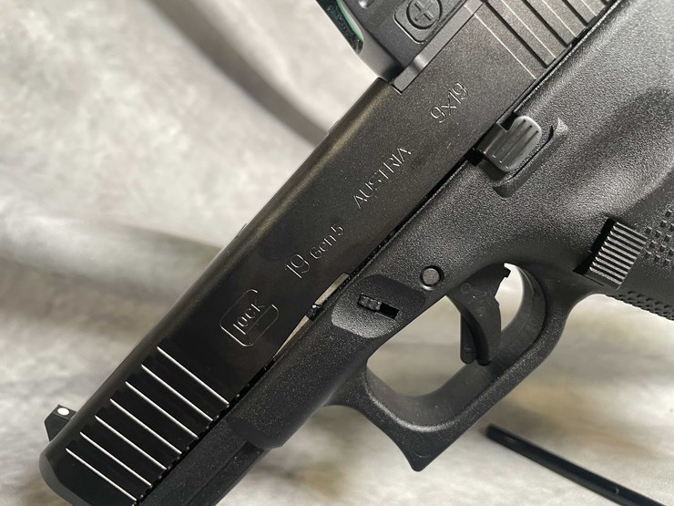 #4562-•-glock-19-gen-5-9mm-luger-semi-auto-pistol,-sn:-cdyz003-image-19