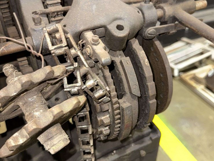 circular-knitting-machine-image-24