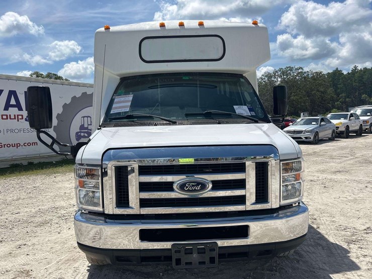 2019-ford-e450-image-26
