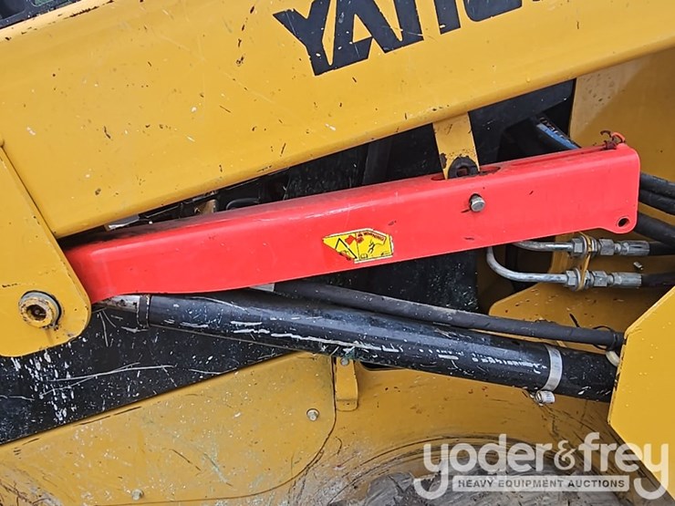 2016-caterpillar-236d-image-27