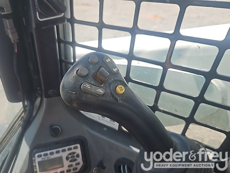 2023-bobcat-t870-image-29