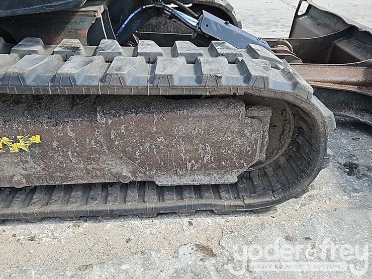 2017-bobcat-e32-image-11