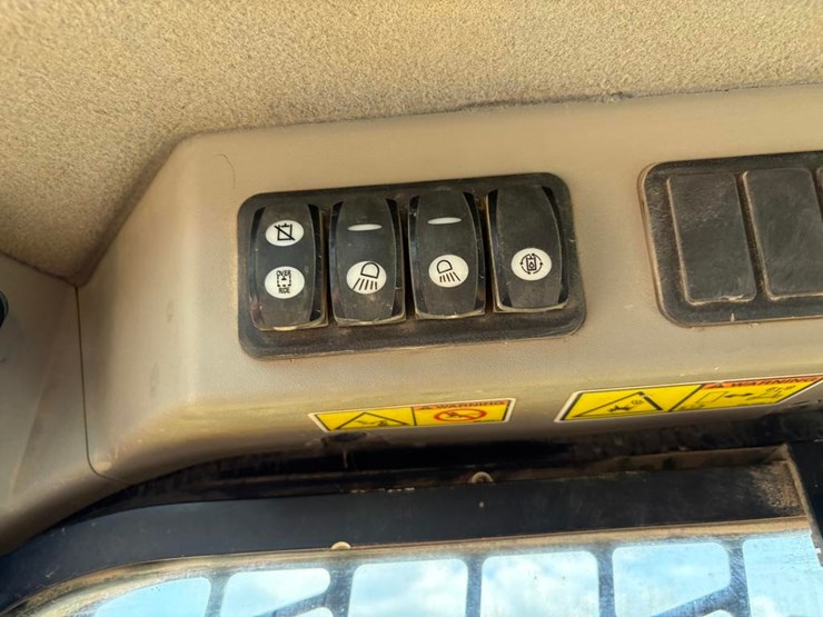 2014-caterpillar-289d-image-27