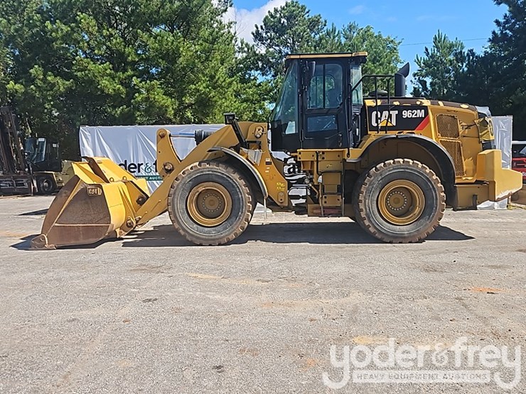 2021-caterpillar-962m-image-2