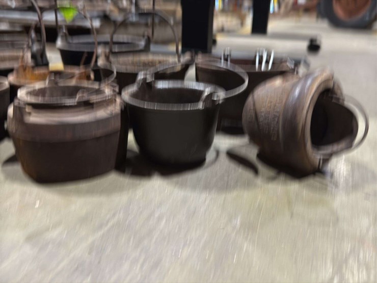 large-group-of-cast-iron-pots-and-cauldrons-image-7