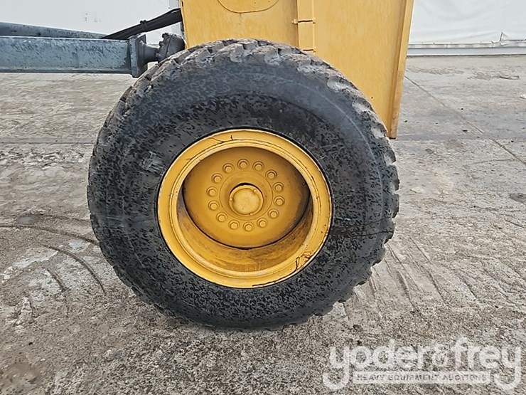 2014-deere-770g-image-14