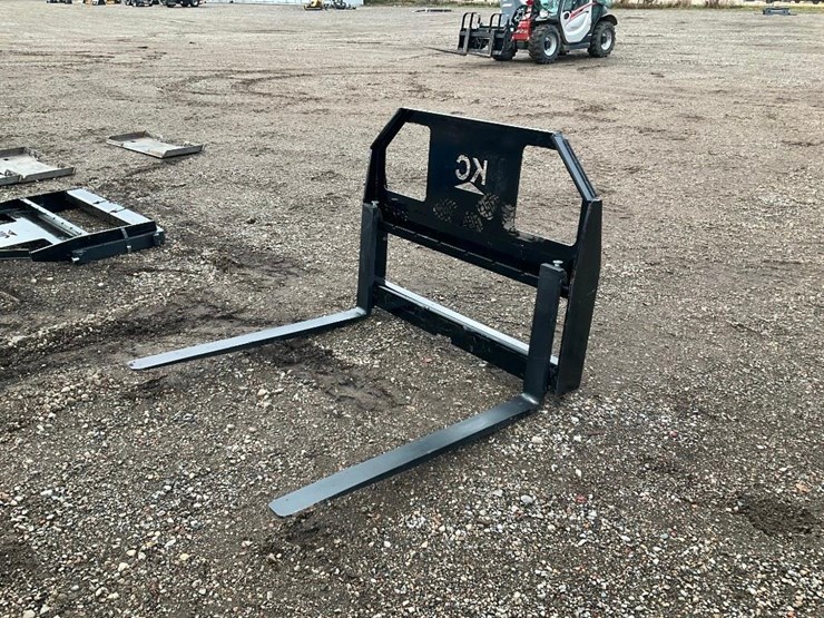 #1416-•-45"-skid-steer-fork-frame-w/42in-forks-image-3