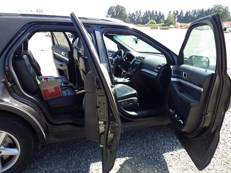2016-ford-explorer-xlt-image-10
