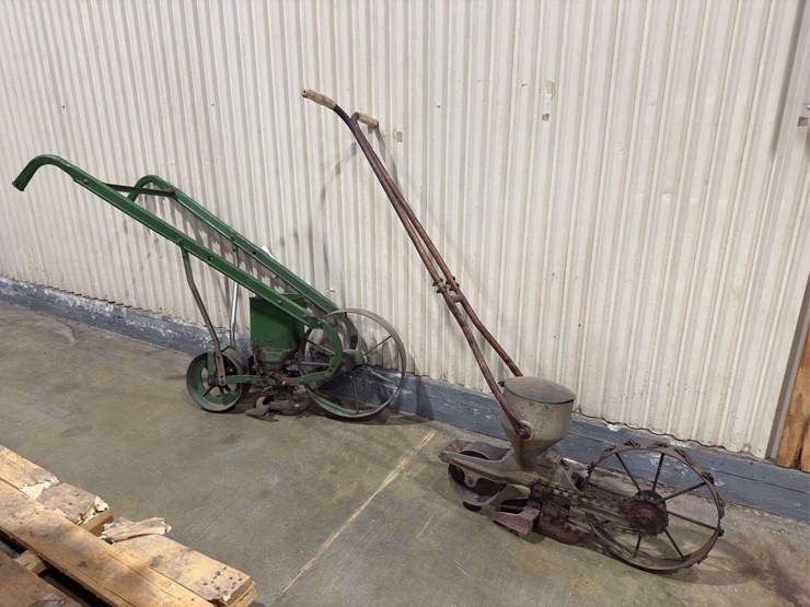 (2)-walk-behind/push-planters-image-2