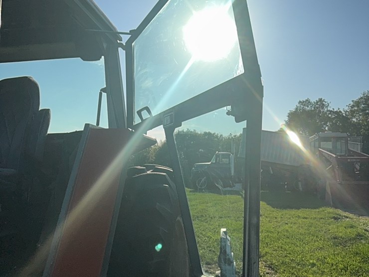 massey-ferguson-2705-image-29