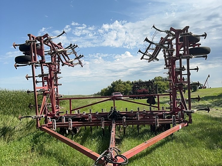 45’-wil-rich-field-cultivator-with-complete-walking-tandems-and-harrows-image-3