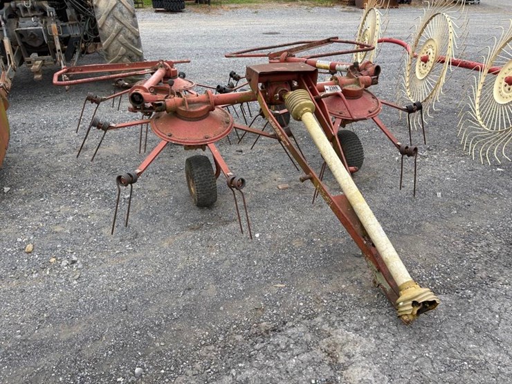 new-holland-163-image-3