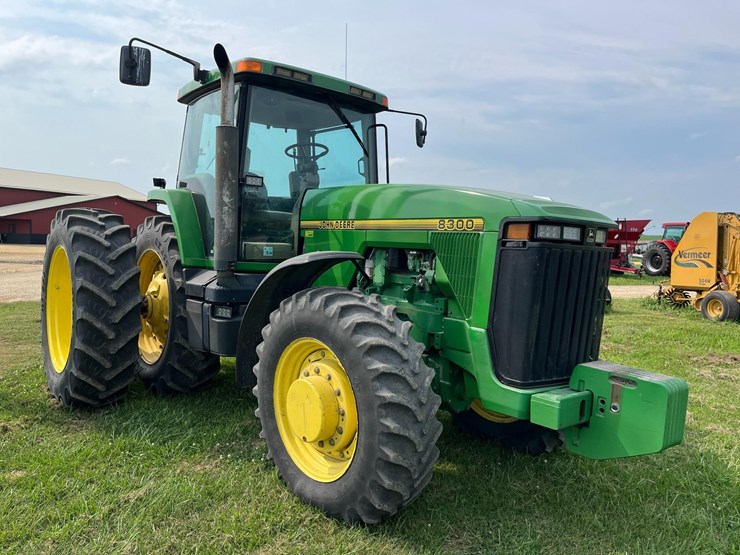 john-deere-8300-image-2
