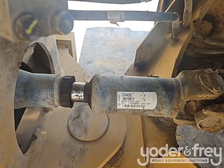 2021-caterpillar-962m-image-24