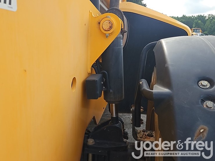 2015-jcb-510-56-image-23