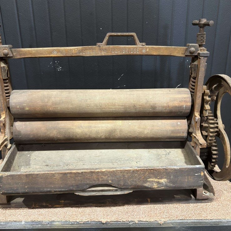 Ewbank "Little Giant" Cast Iron Clothes Mangle/Wringer