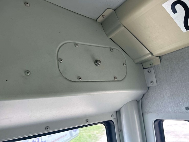 2007-freightliner-b2-image-22