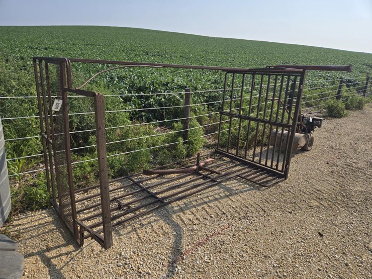 #3910-•-pick-up-truck-cattle-rack-image-1