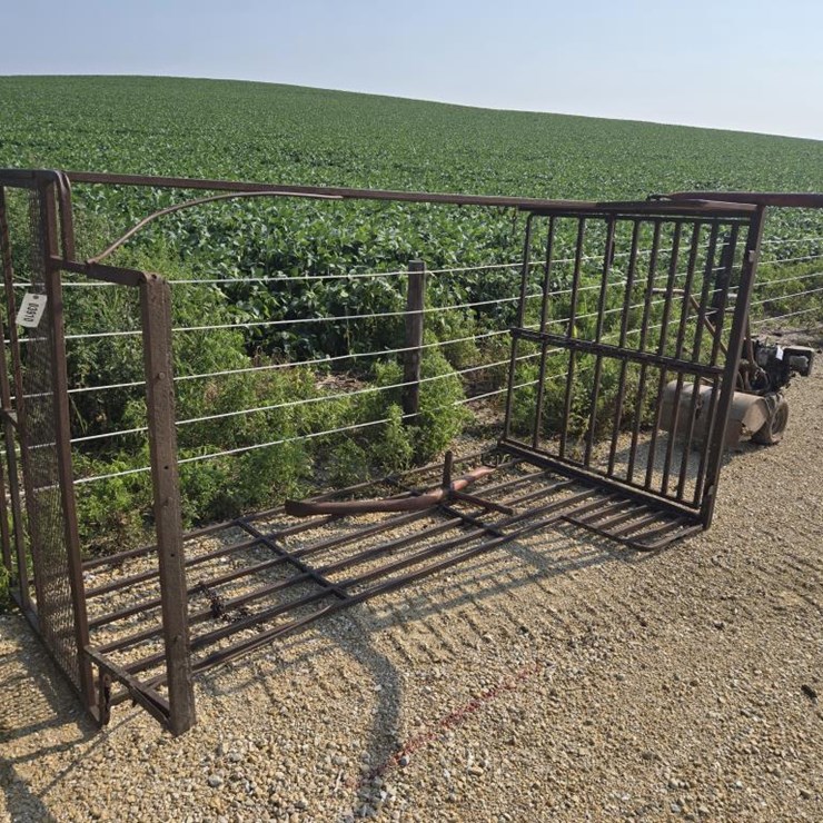 #3910 • PICK UP TRUCK CATTLE RACK
