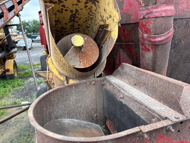 new-holland-354-image-5