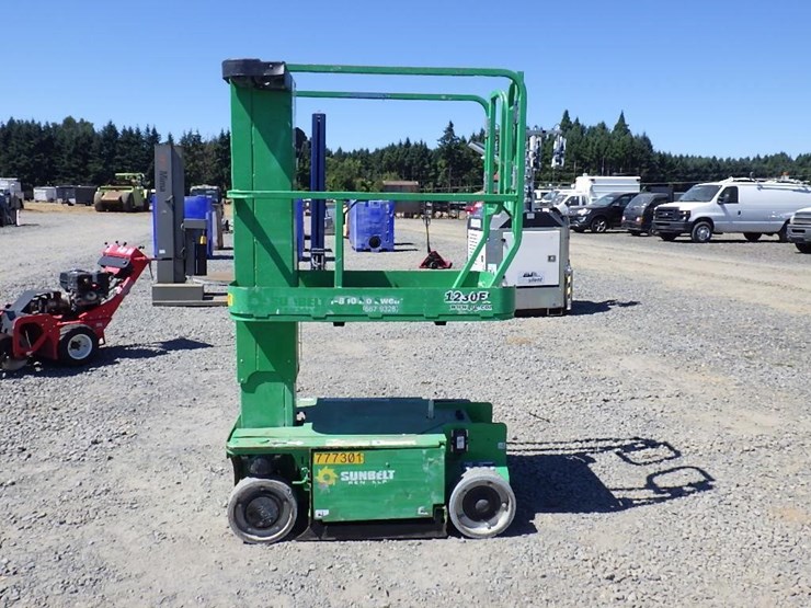 2015-jlg-1230es-image-5