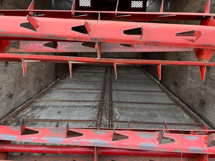 new-holland-816-image-9