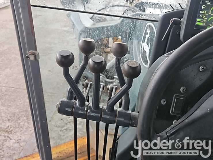 2014-deere-770g-image-32