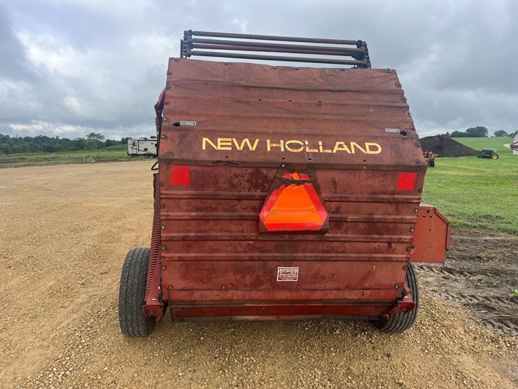 new-holland-846-image-3