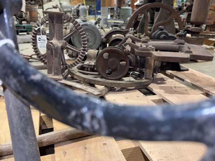 cast-iron-cwt-co.-watchmakers-treadle-image-14
