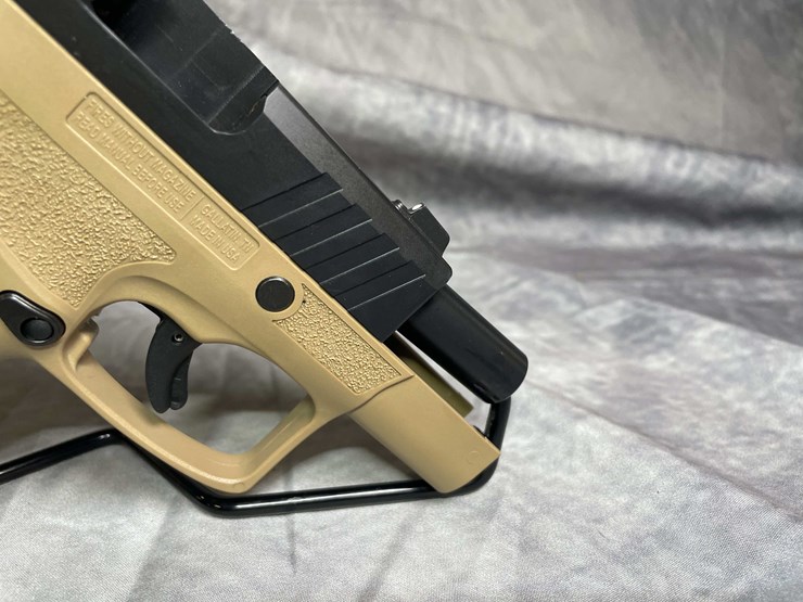 #4535-•-beretta-apx-a1-9mm-luger-semi-auto-pistol,-sn:-axc154045-image-12