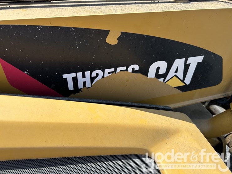 2015-caterpillar-th255c-image-5