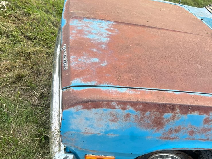 1972-plymouth-valient￼,-slant-six-engine-and-manual-transmission,-glass-is-good,-leaf-springs,-been-sitting-for-a-long-time.-image-30