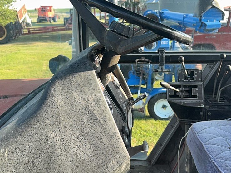 massey-ferguson-2705-image-32