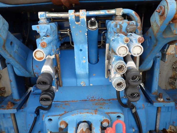 ford-8830-image-9