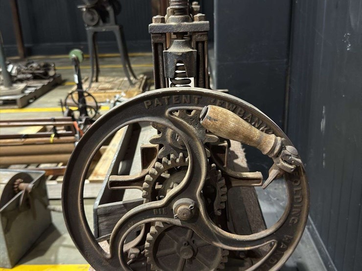 ewbank-"little-giant"-cast-iron-clothes-mangle/wringer-image-3