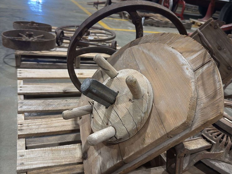 various-cast-iron-parts-mounted-to-wood-image-15