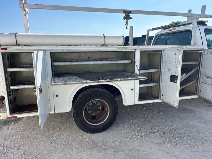 2011-ford-f350-image-31