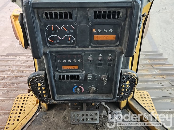 2005-caterpillar-d5n-image-31