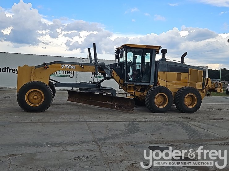 2014-deere-770g-image-2