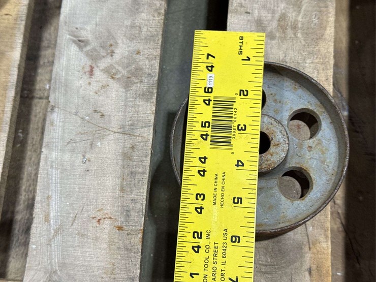 salvaged-cast-iron-wheels-of-varying-sizes-image-9