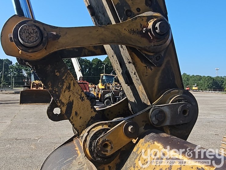 2019-caterpillar-336-image-29