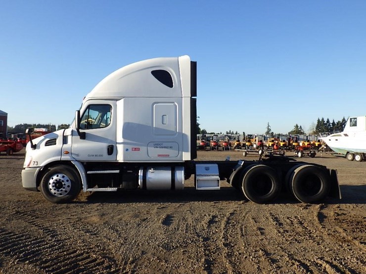 2016-freightliner-cascadia-113-image-6